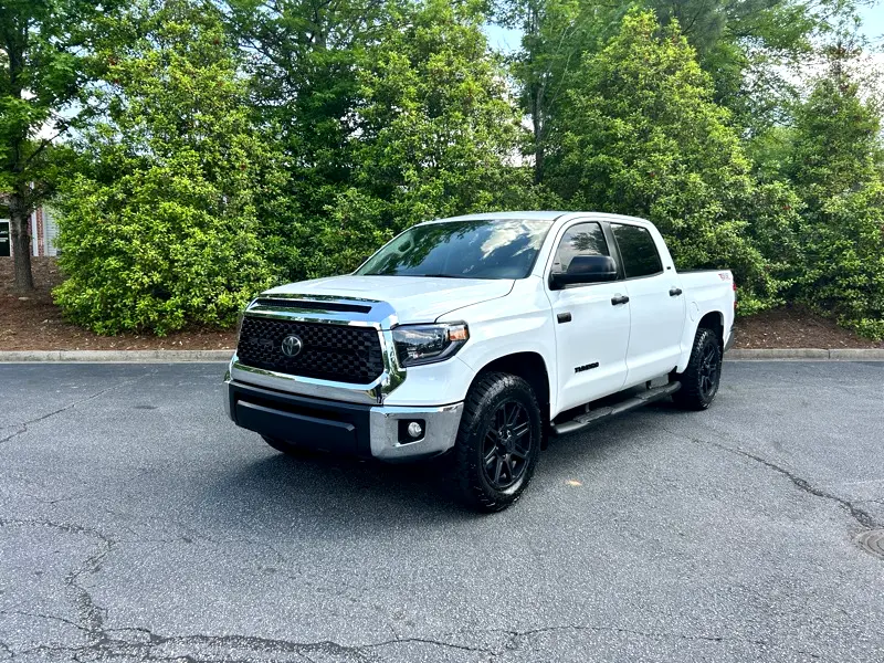 2018-toyota-tundra-sr5-v8-for-sale-01