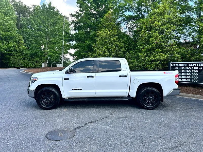 2018-toyota-tundra-sr5-v8-for-sale-02