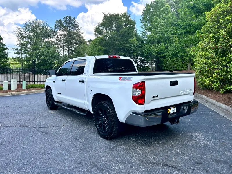 2018-toyota-tundra-sr5-v8-for-sale-03