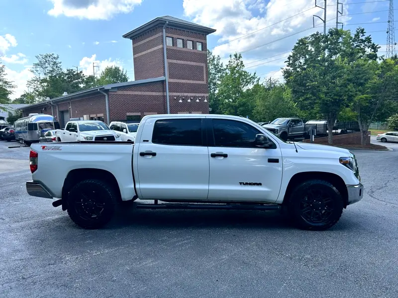 2018-toyota-tundra-sr5-v8-for-sale-06
