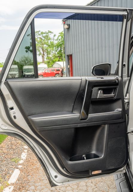2021-toyota-4runner sr5-premium-for-sale-32