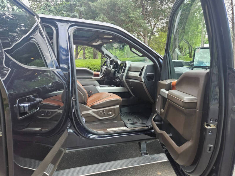 2022-ford-f-250-super-duty-king-ranch-4x4-4dr-crew-cab-6-8-ft-sb-pickup (3)