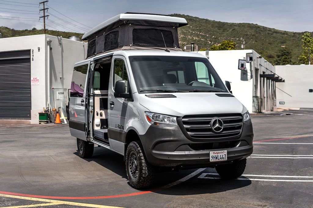 2022-mercedes-benz-field-pop-top-camper-4x4-van (1)
