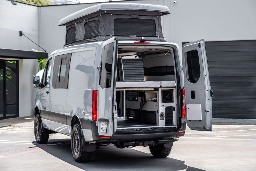2022-mercedes-benz-field-pop-top-camper-4x4-van (10)