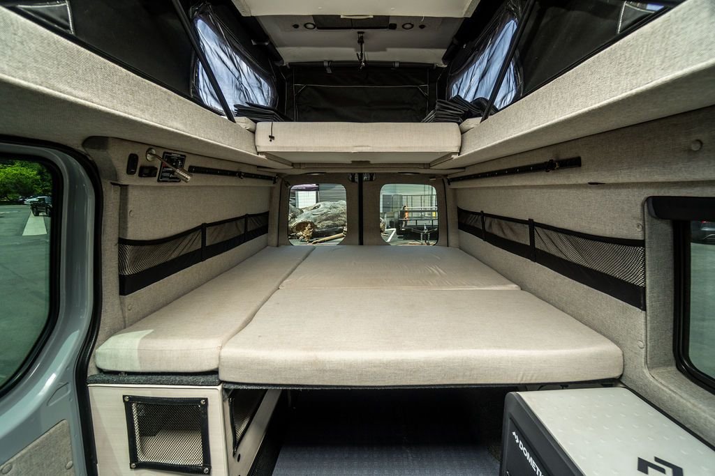 2022-mercedes-benz-field-pop-top-camper-4x4-van (11)