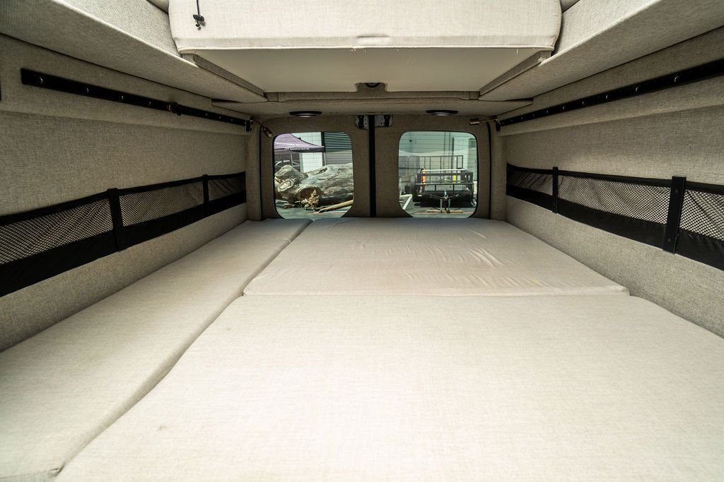 2022-mercedes-benz-field-pop-top-camper-4x4-van (12)