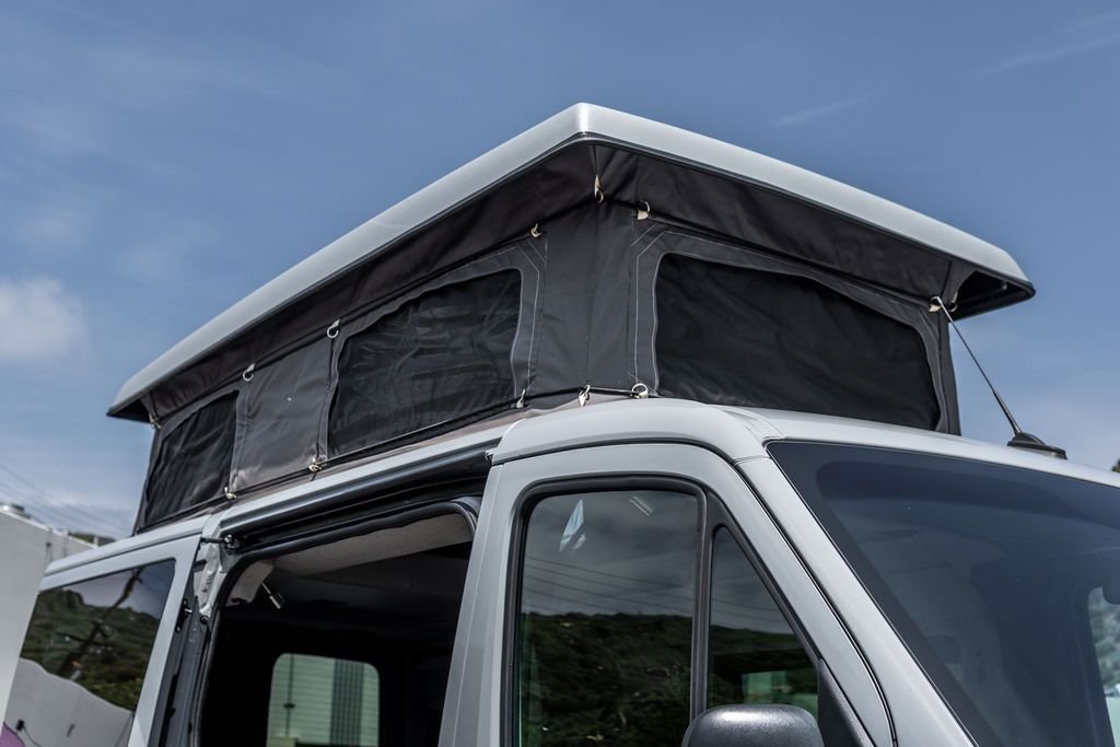 2022-mercedes-benz-field-pop-top-camper-4x4-van (13)