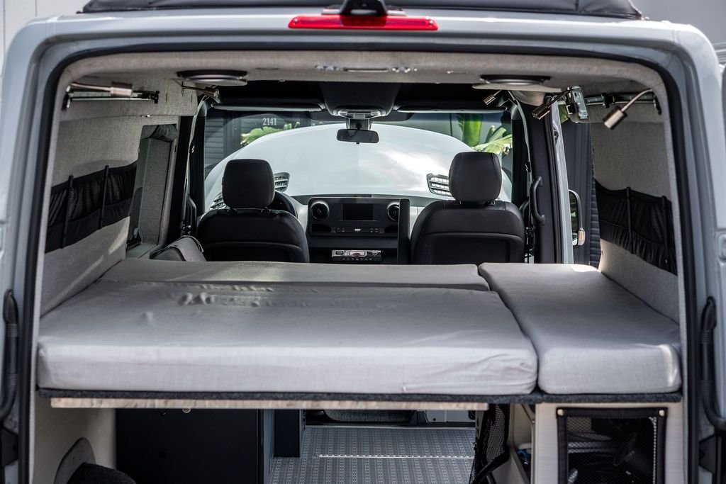 2022-mercedes-benz-field-pop-top-camper-4x4-van (16)