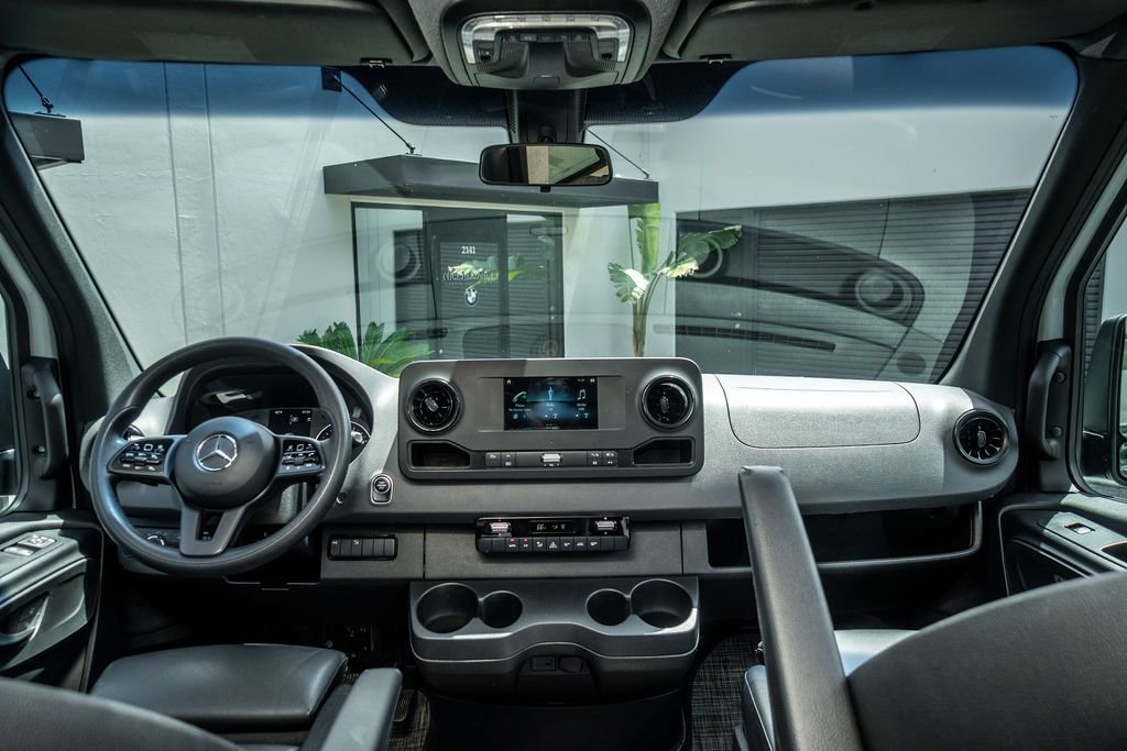 2022-mercedes-benz-field-pop-top-camper-4x4-van (17)