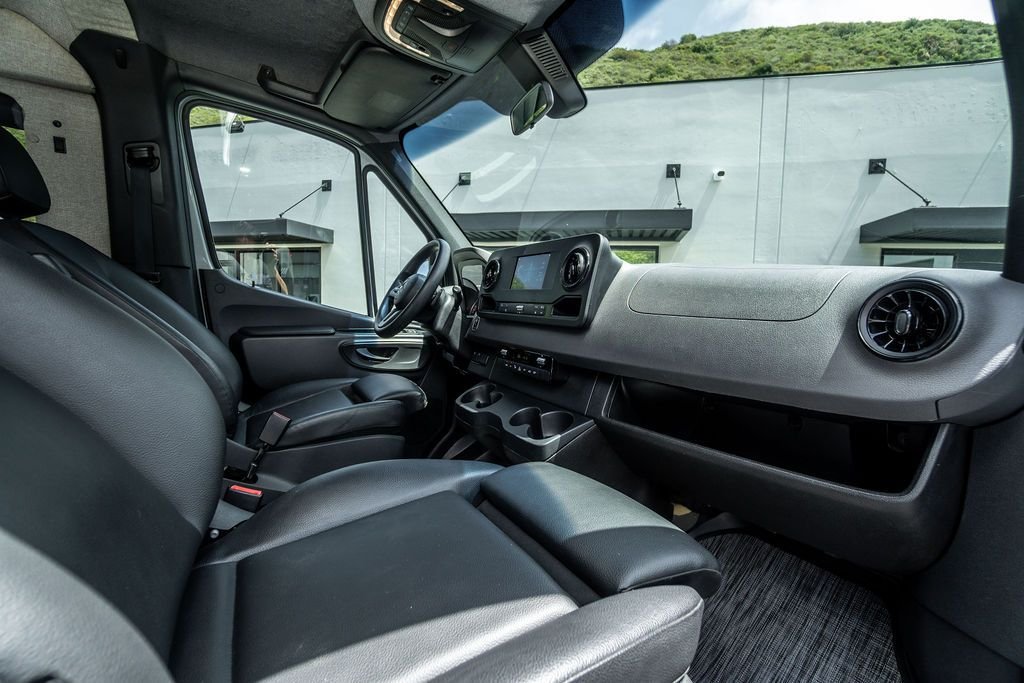 2022-mercedes-benz-field-pop-top-camper-4x4-van (18)