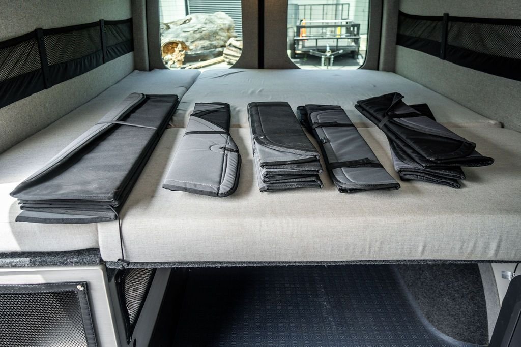 2022-mercedes-benz-field-pop-top-camper-4x4-van (20)