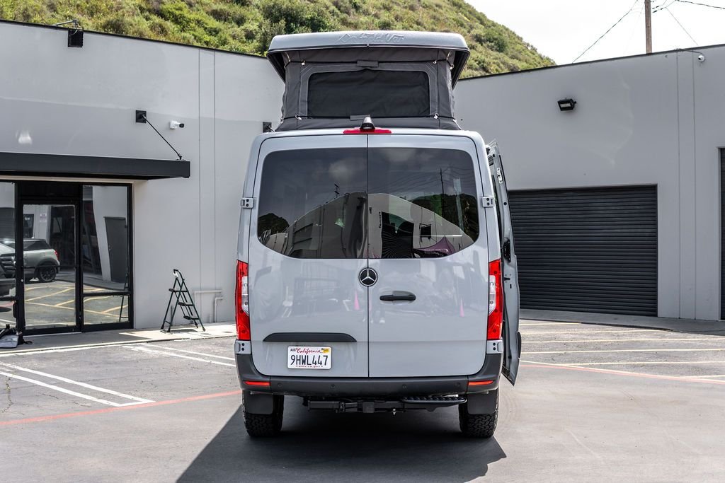 2022-mercedes-benz-field-pop-top-camper-4x4-van (21)