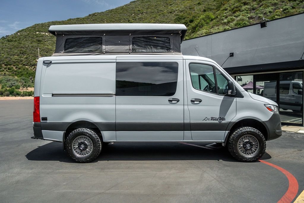 2022-mercedes-benz-field-pop-top-camper-4x4-van (22)