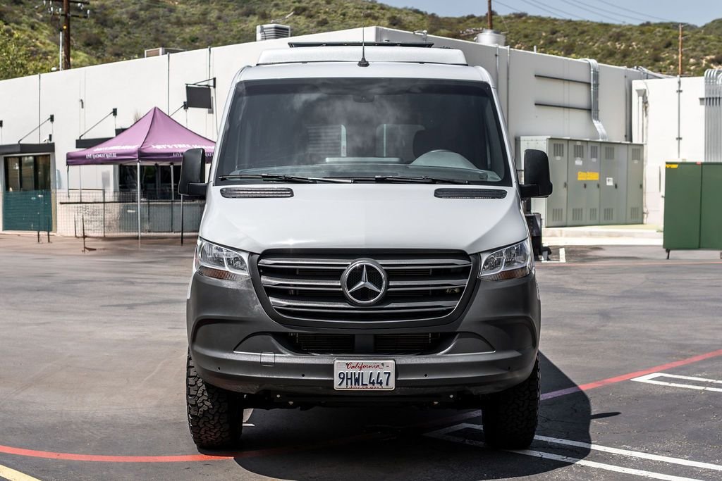 2022-mercedes-benz-field-pop-top-camper-4x4-van (23)