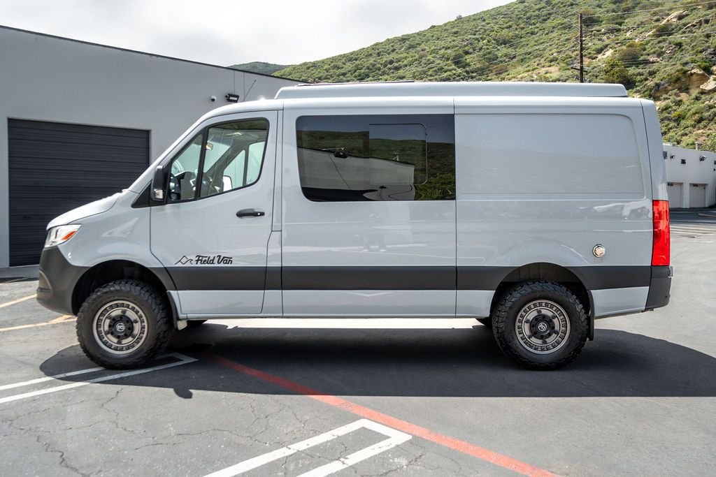 2022-mercedes-benz-field-pop-top-camper-4x4-van (25)