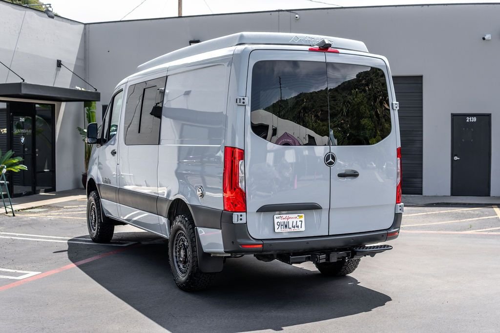 2022-mercedes-benz-field-pop-top-camper-4x4-van (26)