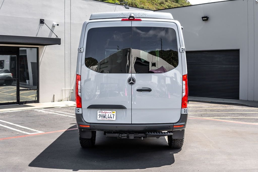 2022-mercedes-benz-field-pop-top-camper-4x4-van (27)