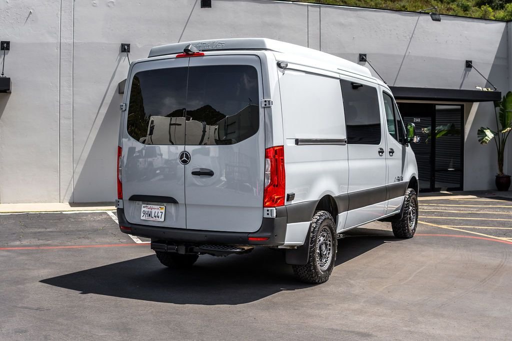 2022-mercedes-benz-field-pop-top-camper-4x4-van (28)