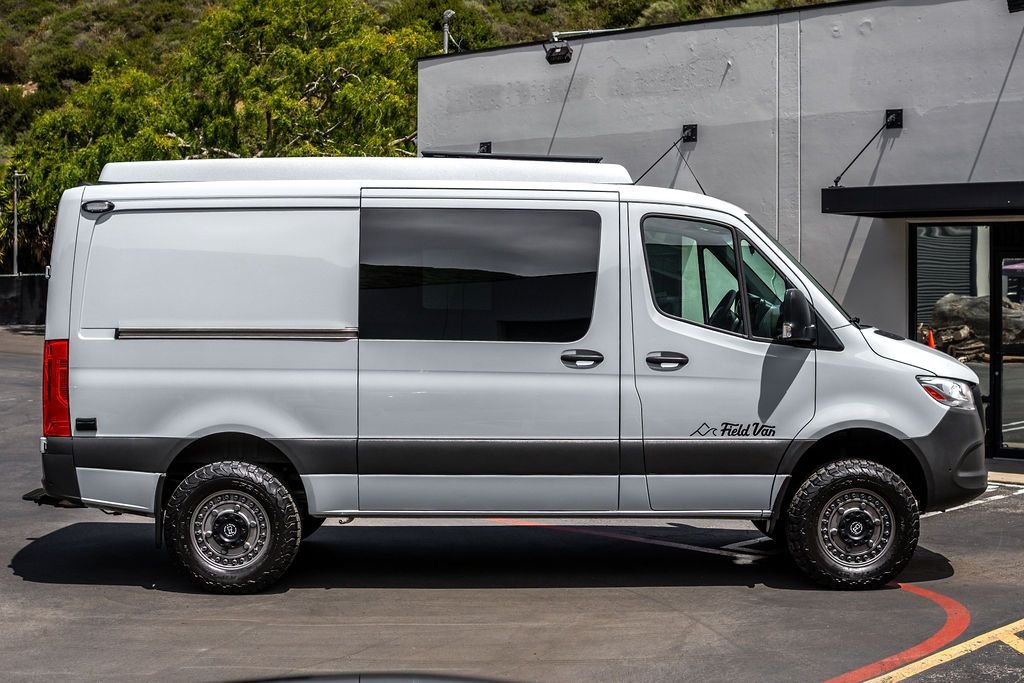 2022-mercedes-benz-field-pop-top-camper-4x4-van (29)
