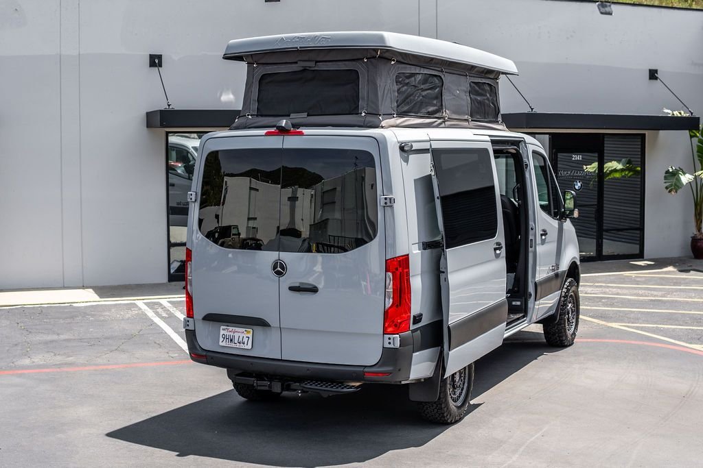 2022-mercedes-benz-field-pop-top-camper-4x4-van (31)