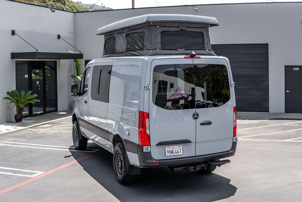2022-mercedes-benz-field-pop-top-camper-4x4-van (32)