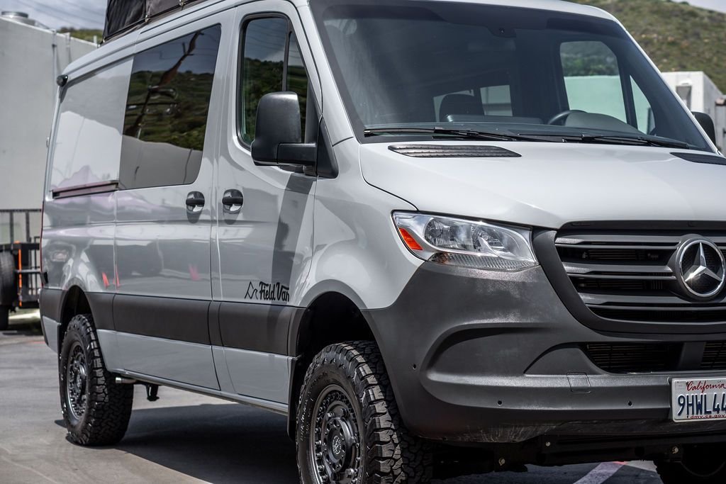 2022-mercedes-benz-field-pop-top-camper-4x4-van (43)