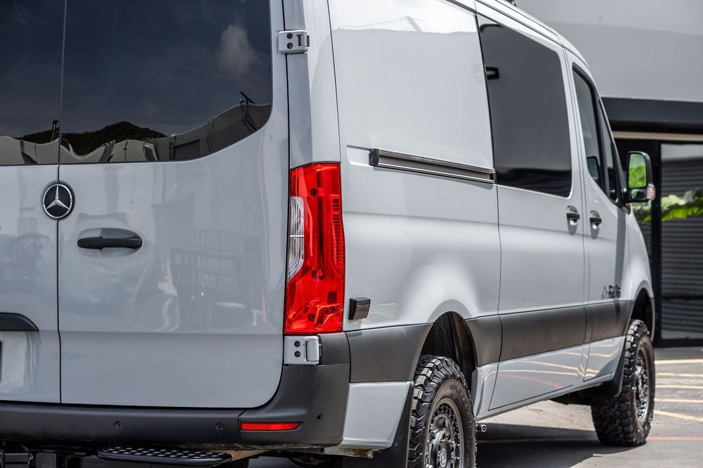 2022-mercedes-benz-field-pop-top-camper-4x4-van (44)