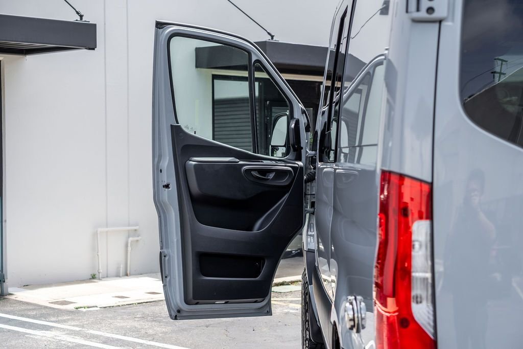 2022-mercedes-benz-field-pop-top-camper-4x4-van (49)