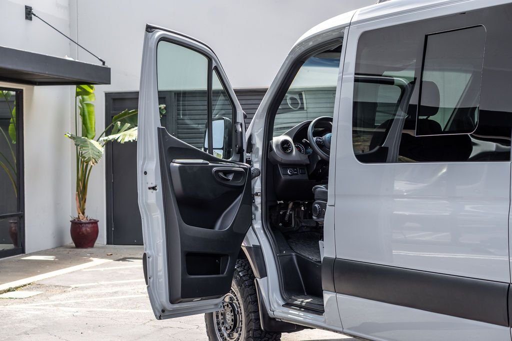 2022-mercedes-benz-field-pop-top-camper-4x4-van (50)