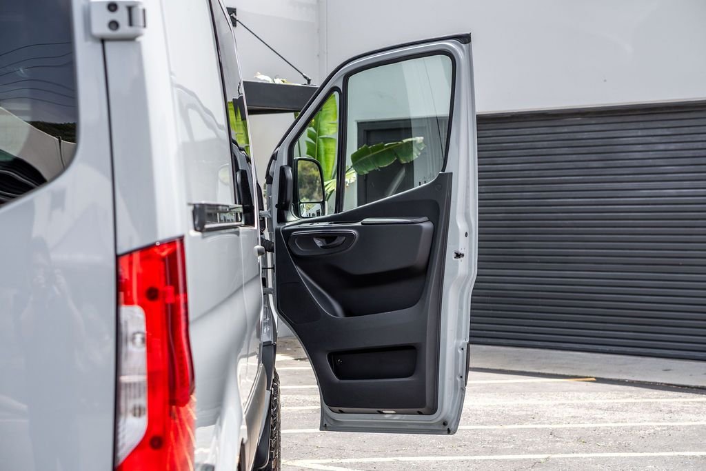2022-mercedes-benz-field-pop-top-camper-4x4-van (51)