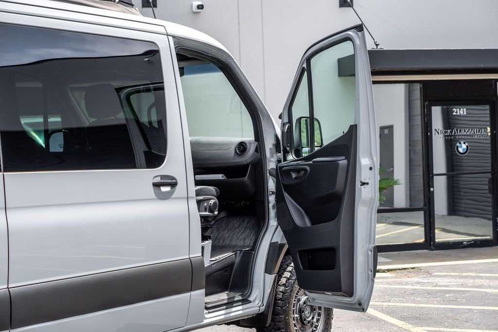 2022-mercedes-benz-field-pop-top-camper-4x4-van (52)