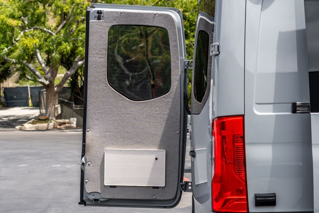 2022-mercedes-benz-field-pop-top-camper-4x4-van (53)