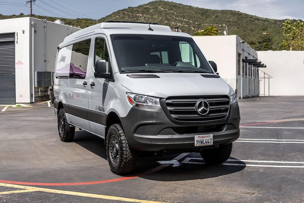 2022-mercedes-benz-field-pop-top-camper-4x4-van (6)