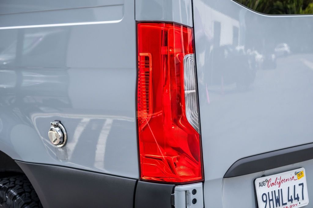 2022-mercedes-benz-field-pop-top-camper-4x4-van (62)