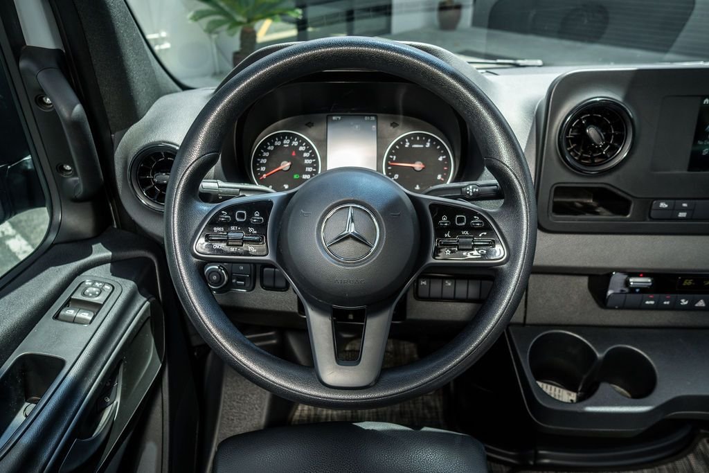 2022-mercedes-benz-field-pop-top-camper-4x4-van (66)