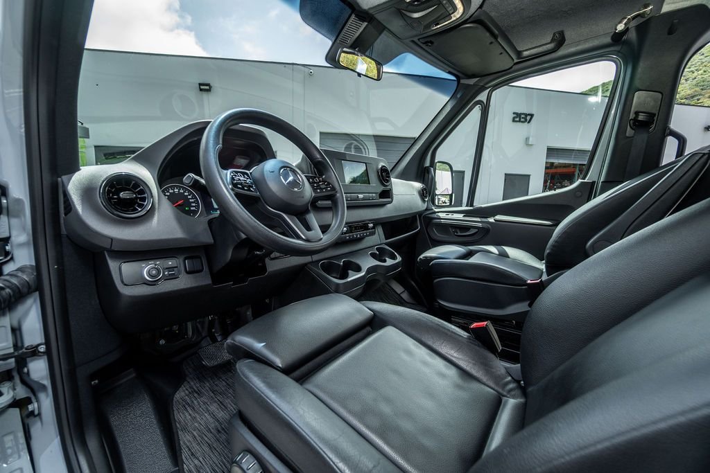 2022-mercedes-benz-field-pop-top-camper-4x4-van (71)