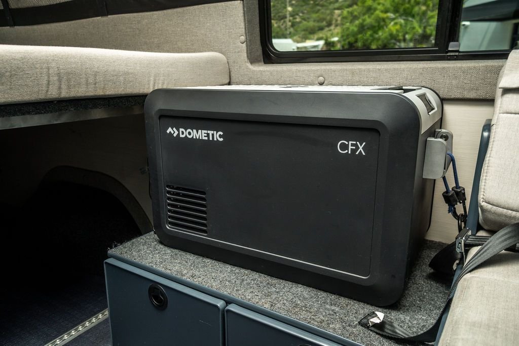 2022-mercedes-benz-field-pop-top-camper-4x4-van (72)