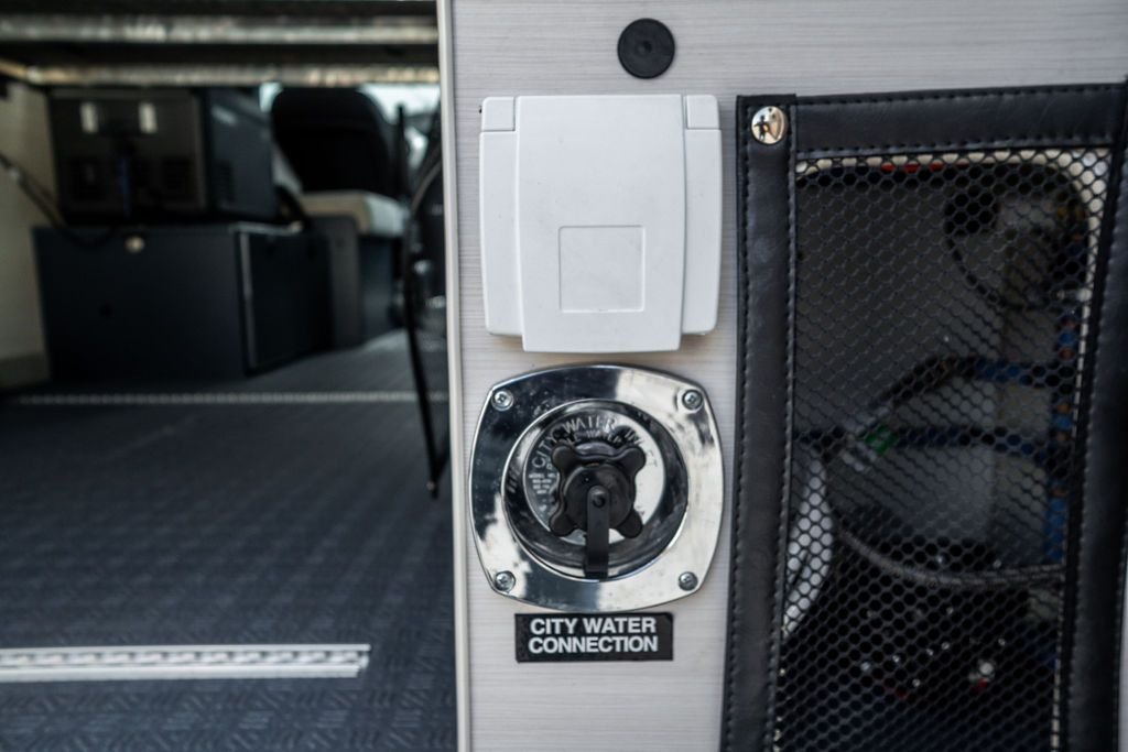 2022-mercedes-benz-field-pop-top-camper-4x4-van (73)