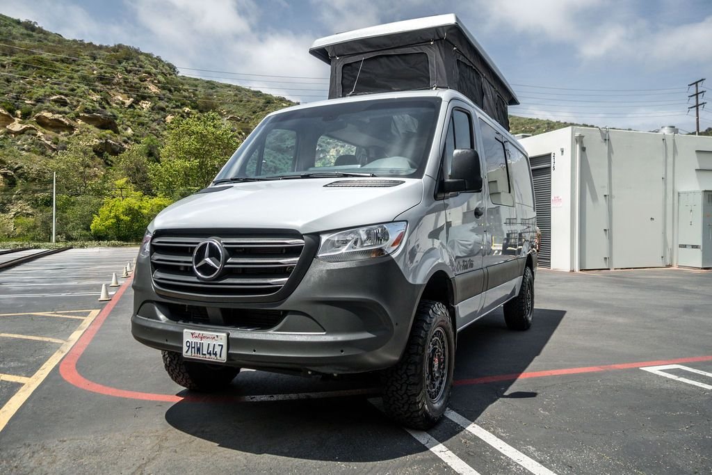 2022-mercedes-benz-field-pop-top-camper-4x4-van (77)