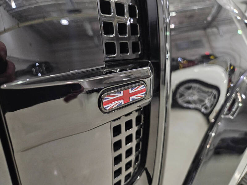 2023-land-rover-defender-110-v8-awd-4dr-suv (18)