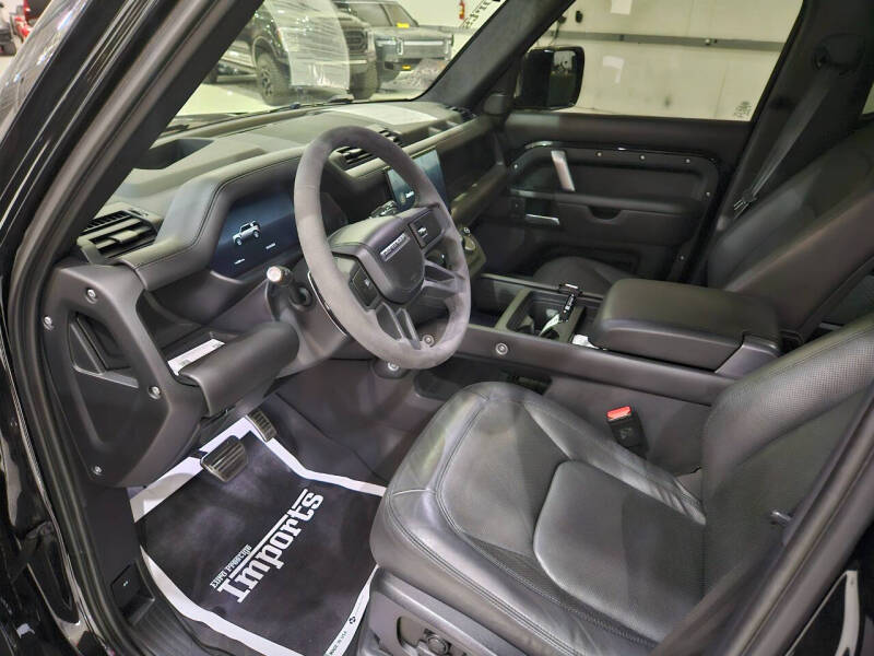 2023-land-rover-defender-110-v8-awd-4dr-suv (26)