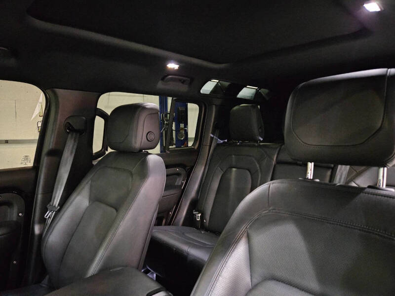 2023-land-rover-defender-110-v8-awd-4dr-suv (27)