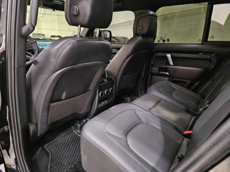 2023-land-rover-defender-110-v8-awd-4dr-suv (29)