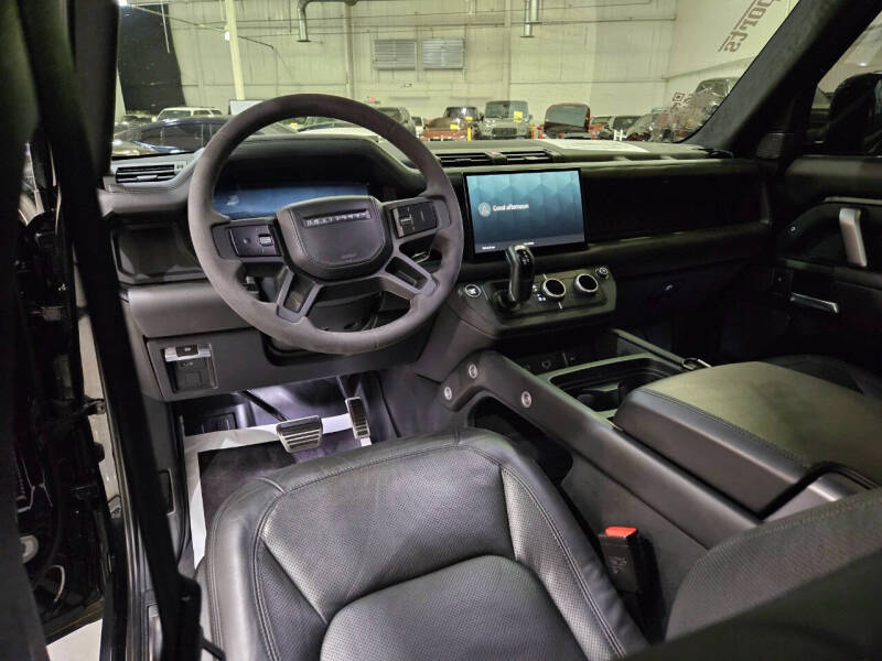 2023-land-rover-defender-110-v8-awd-4dr-suv (30)
