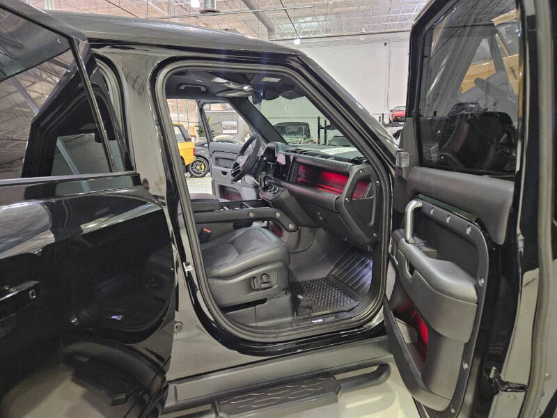 2023-land-rover-defender-110-v8-awd-4dr-suv (31)
