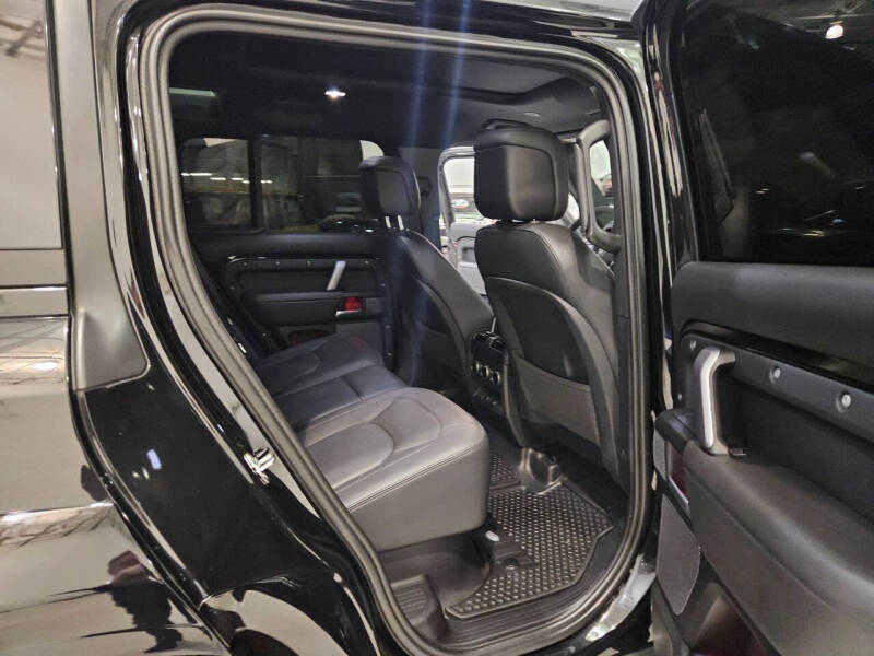 2023-land-rover-defender-110-v8-awd-4dr-suv (32)