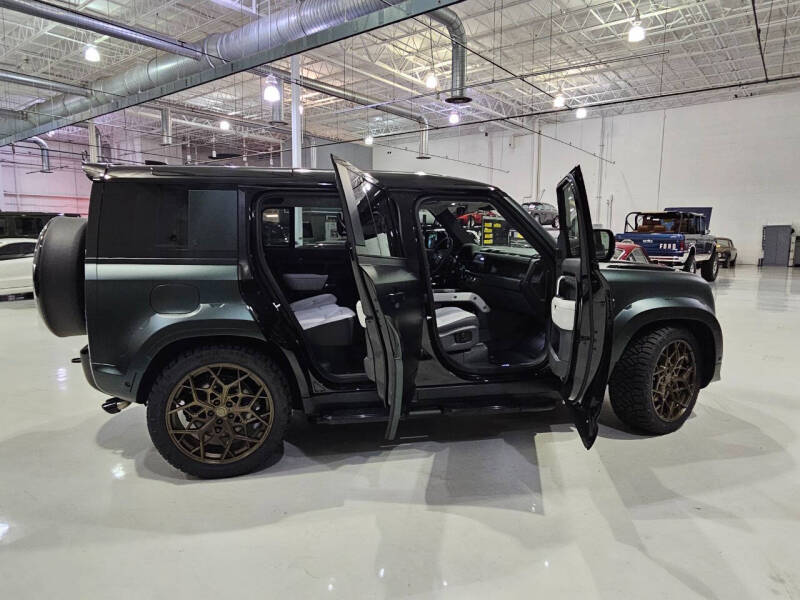 2025-land-rover-defender-110-v8-p525-awd-4dr-suv (10)