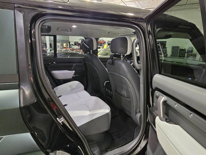 2025-land-rover-defender-110-v8-p525-awd-4dr-suv (12)