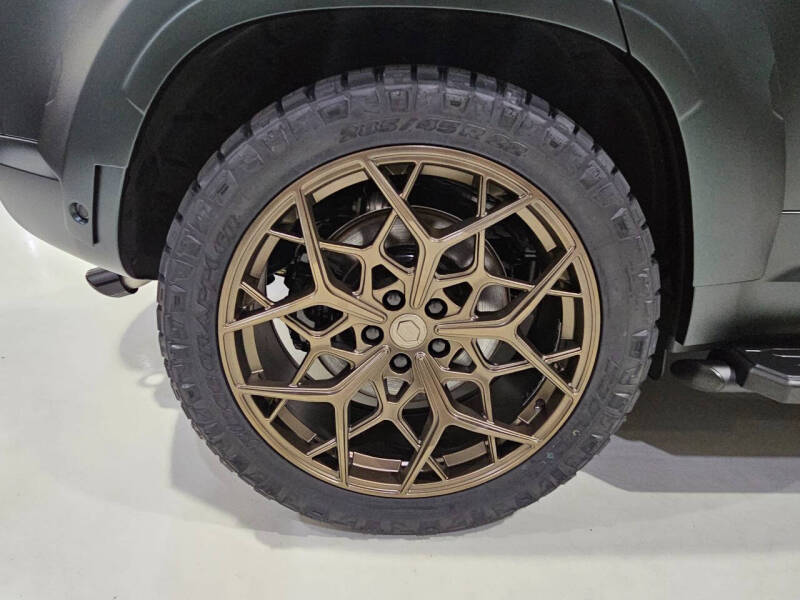 2025-land-rover-defender-110-v8-p525-awd-4dr-suv (14)