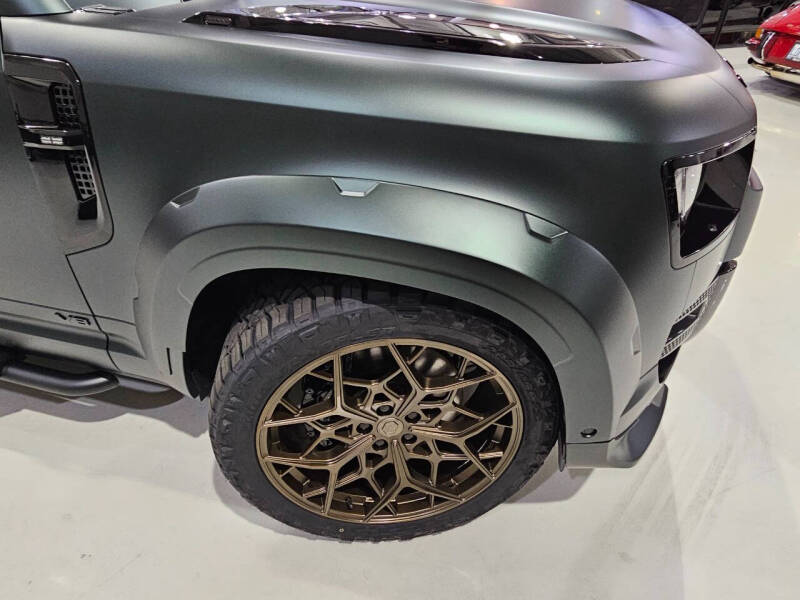 2025-land-rover-defender-110-v8-p525-awd-4dr-suv (16)